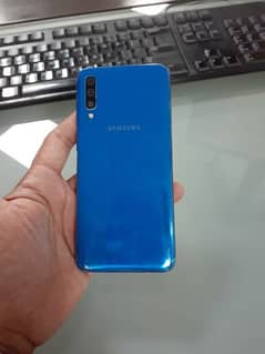 Samsung A50 (4+128) for sale