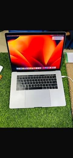 MACBook Pro 17 (With Touch Bar) 15” 16GB-1TB