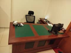 Executive Office Table with 1 Side Table