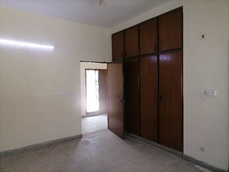 12 Marla House In Askari Of Lahore Is Available For rent 3
