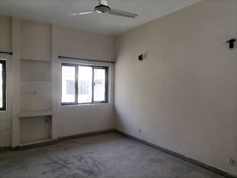 12 Marla House In Askari Of Lahore Is Available For rent 4