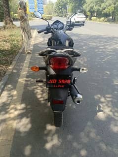 ya bike Suzuki ki gsx 125cc ha ha mana sal Karni ha 0