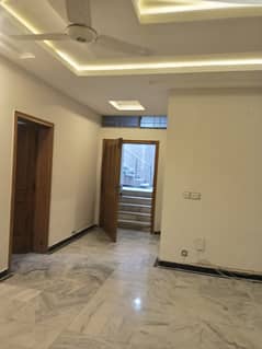 3 bedroom attach washroom open basement 10 Marla demand 75000 with separate Gate