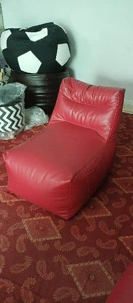 COMFY LEATHER SOFA WITH STOOL 5