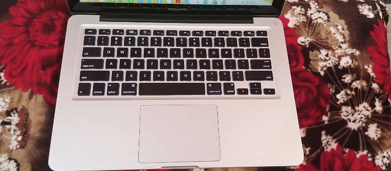 Apple macbook pro 1