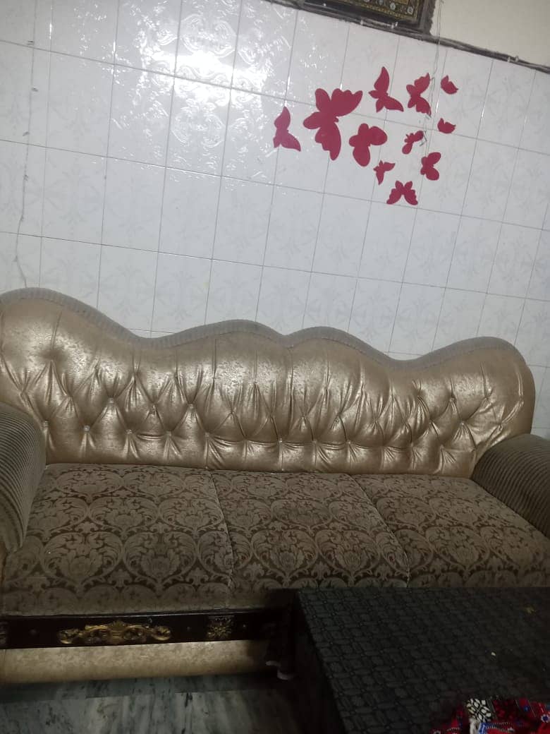 6 Seater Sofa Set in Very good condition 1