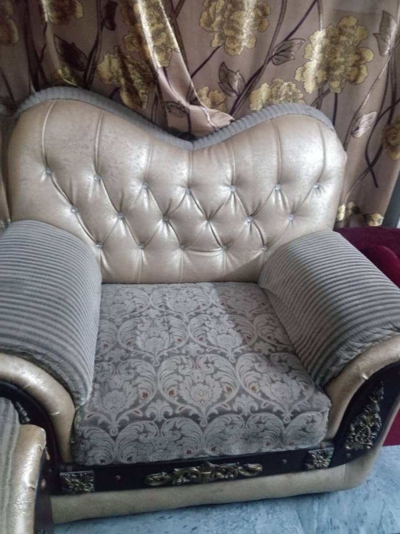 6 Seater Sofa Set in Very good condition 2
