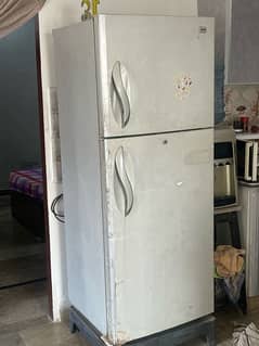 LG FULL SIZE 22cft fridge 0