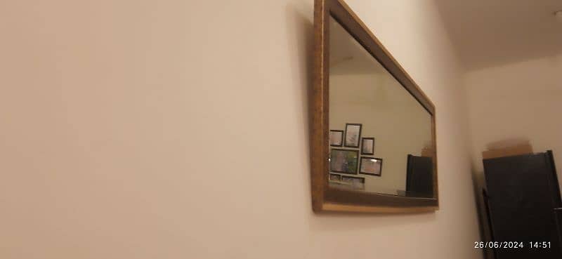 Beautiful High Quality mirror with beautiful golden frame 2