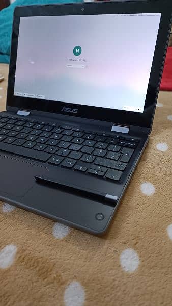 asus Chromebook C214 in excellent condition 8