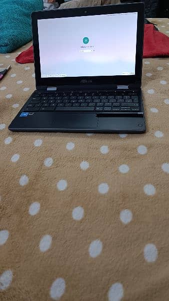 asus Chromebook C214 in excellent condition 9