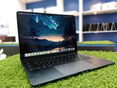 MacBook Air M2 Midnight 8gb 512gb 82 cycles 10/10 condition