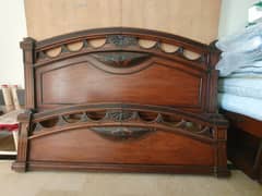 Wood bed in good condition