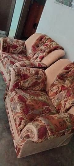 sofa seat ha Ghar ka bnaya hwa ha good condition