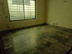 Bachelor's K liye 2 Bed 3rd floor Appartment available jan colony chaklala scheme 3