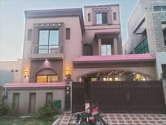 8 Marla House For Rent in Bahria Town Lahore
