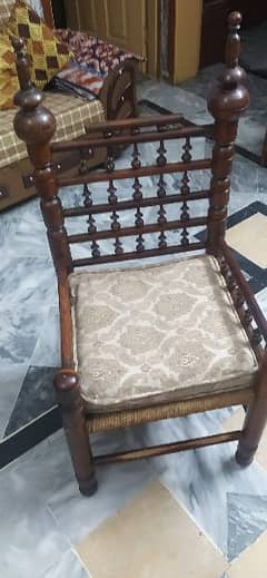 WOODEN CHAIR