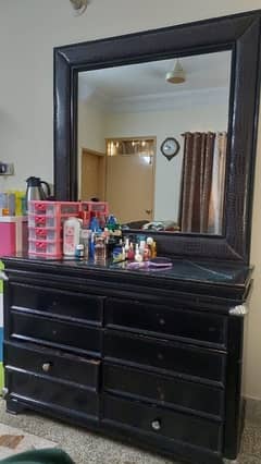 dressing table good condition 0