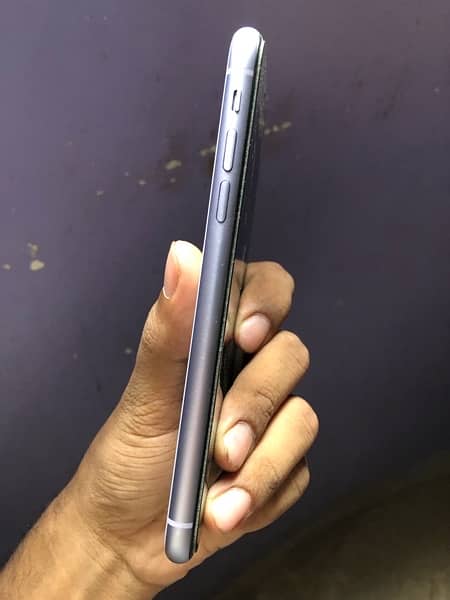 Iphone 11 10/10 condition 1