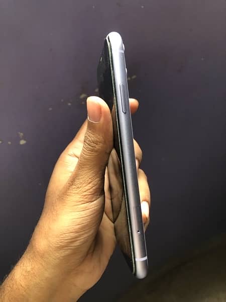 Iphone 11 10/10 condition 2