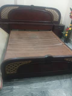 king size wooden bed