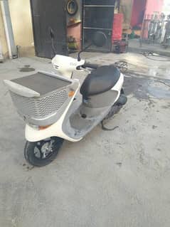 Suzuki Let's 6 basket Scooty