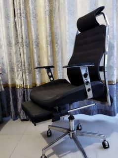 Executive Chair with Legs Support. Good Condition.