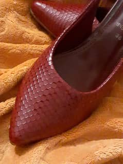 Maroon medium heels for women- almost new- size 36