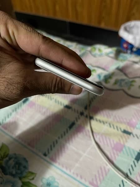 Iphone SE Factory Unlock 4