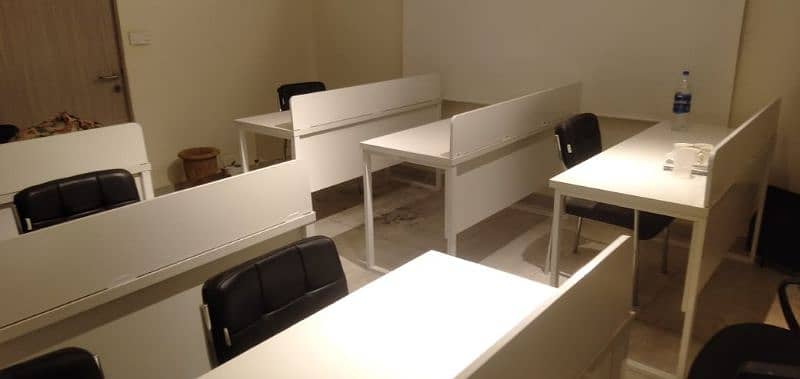 LAB WORKSTATION/TRAINING TABLES/WORKSTATION 4