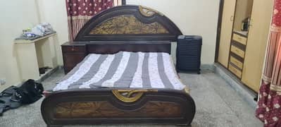 QUEEN BED WITH 1 SIDE TABLE