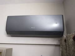 Gree DC Inverter Spit 1 Ton (6 months use only)