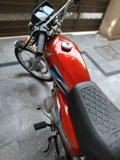 Honda 125 Red Brand new