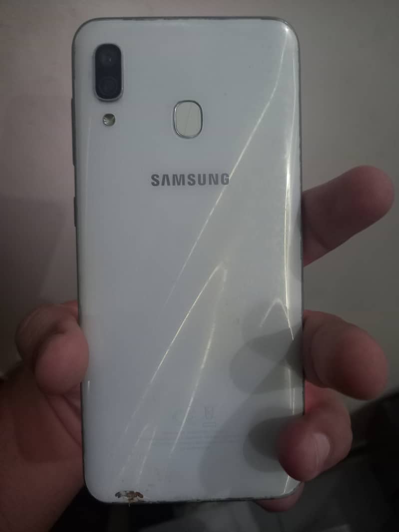 Samsung galaxy A30 14000 2
