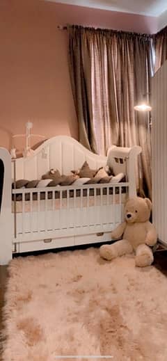 Baby cot / toddler bed