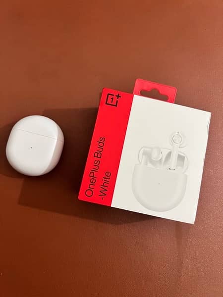 Wireless Earbuds - OnePlus Buds 9.5/10 Condition 5