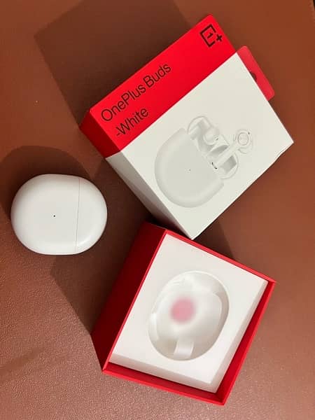 Wireless Earbuds - OnePlus Buds 9.5/10 Condition 8