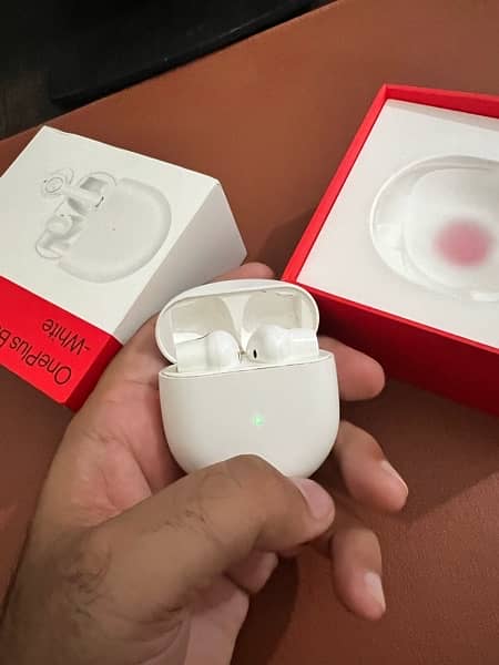 Wireless Earbuds - OnePlus Buds 9.5/10 Condition 10