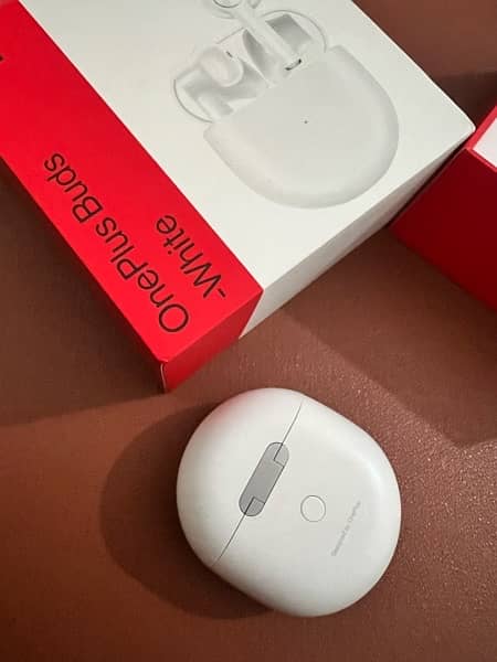 Wireless Earbuds - OnePlus Buds 9.5/10 Condition 12