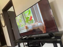 selling my Samsung 4K with table and dish receiver