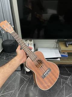 Ukulele just like new not used to with extra Strings 0