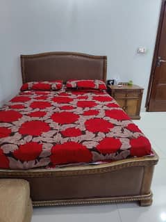 Queen size bed with spring mattress 0