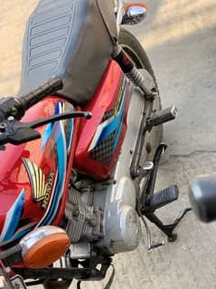 Honda 125 2016 urgent sale only call0'3,4,7,8,1,6,8,7,3,8