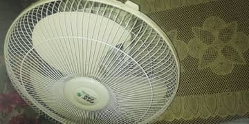 cealing moving fan