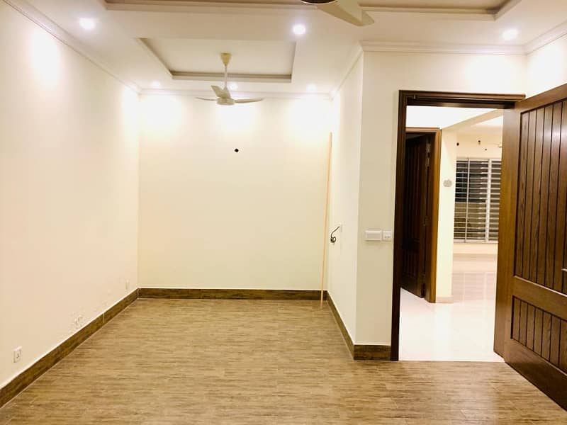 20-Marla Full house Nice Out Class for Rent in DHA Ph-4 Lahore Owner Built House. 21