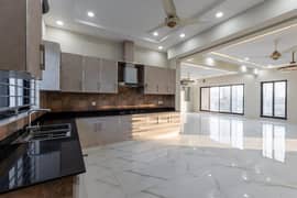10 Marla House For rent In Lahore 0