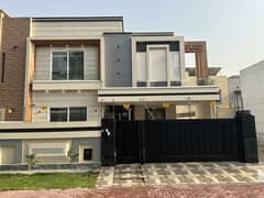 10 Marla Brand New Ultra Luxury House For Rent