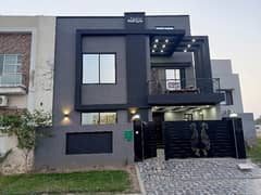 5MARLA STYLISH HOUSE FOR SALE IN PRIME LOCATION OF BAHRIA ORCHARD LAHORE. 0