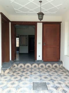 5 MARLA BEAUTIFUL HOUSE FOR SALE HOT LOCATION 0