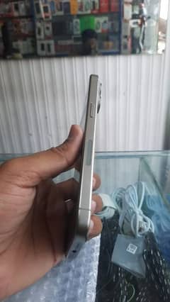 Iphone 15 pr0 max natural titanium